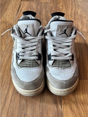 Jordan Retro 4 in White, Gray & Black